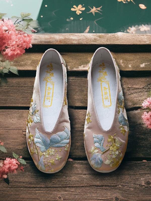 Embroidered Handmade layered sole cloth shoes Retro vintage Women Shoes